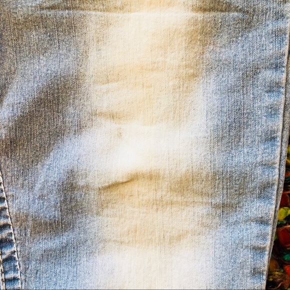 Light wash cuff capris - Picture 8 of 8